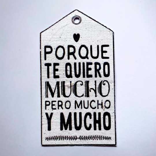 Etiqueta colgante punta triangular en blanco natural